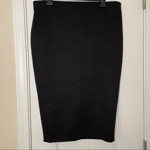 Black Courtenay Textured Pencil Skirt with Elastic Waistband. Size Large